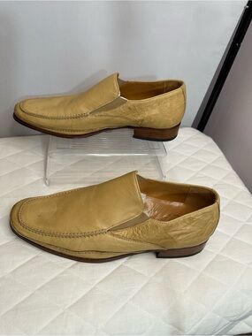 J. J Wilbur Men's Size US 9.5 EUR 43 Slip-On Leather Loafers Tan Handmade Seal
